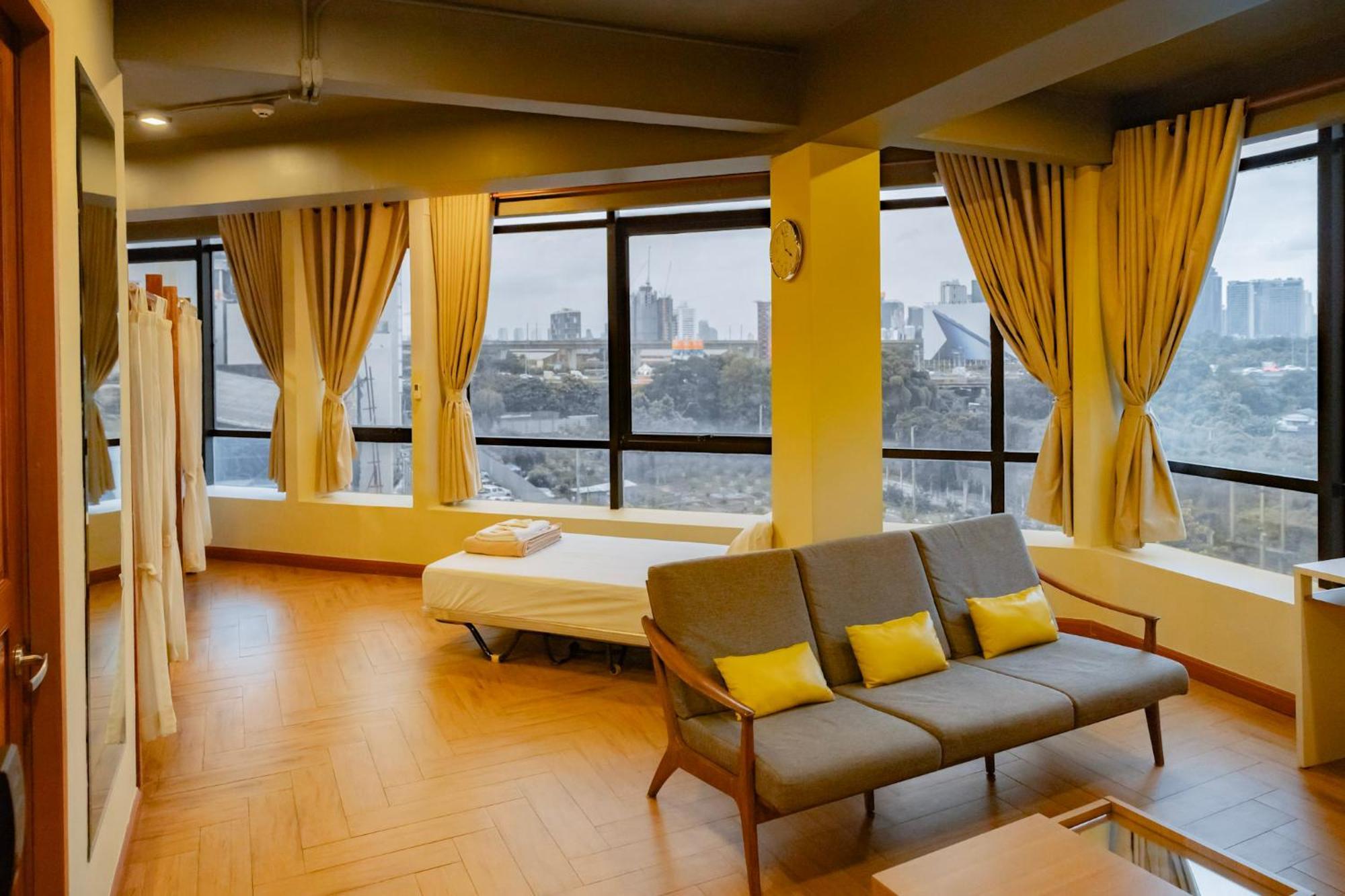 Quintuple Room